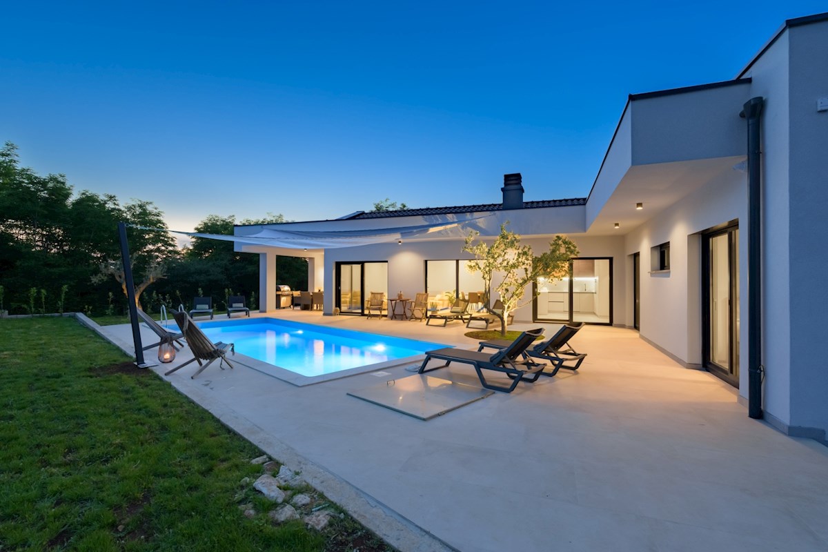 Moderna, nuova casa singola con piscina vicino a Rovigno