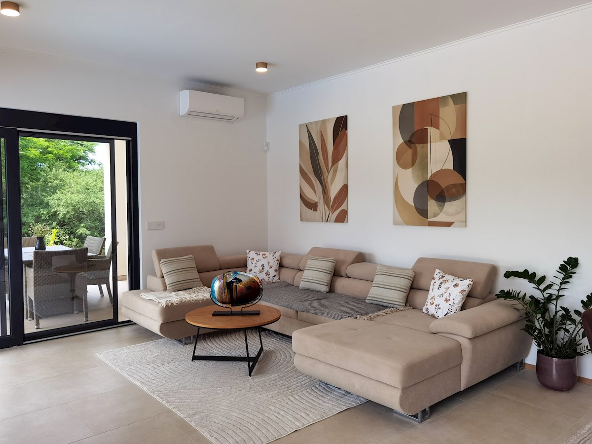 Moderna, nuova casa singola con piscina vicino a Rovigno