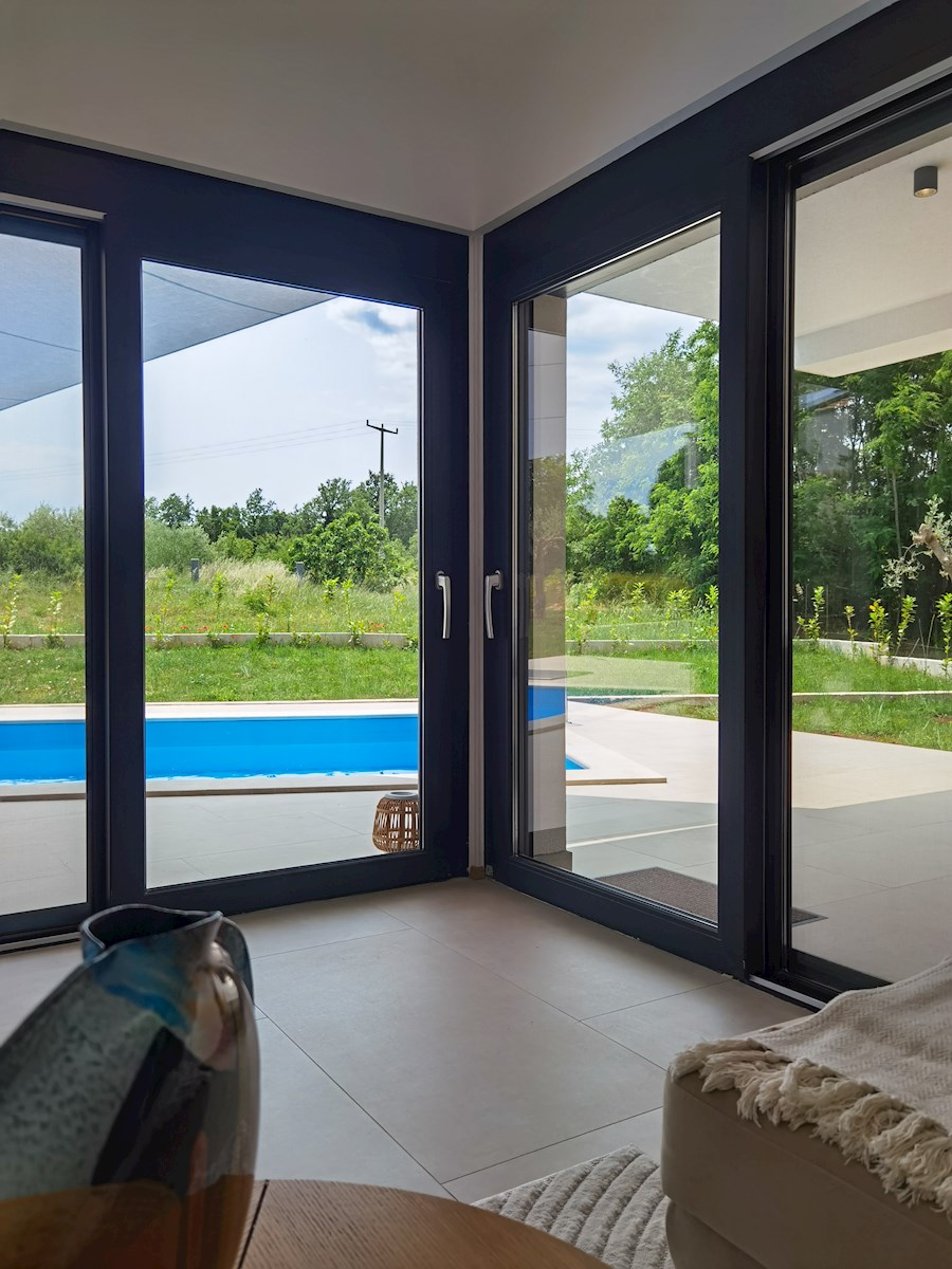 Moderna, nuova casa singola con piscina vicino a Rovigno