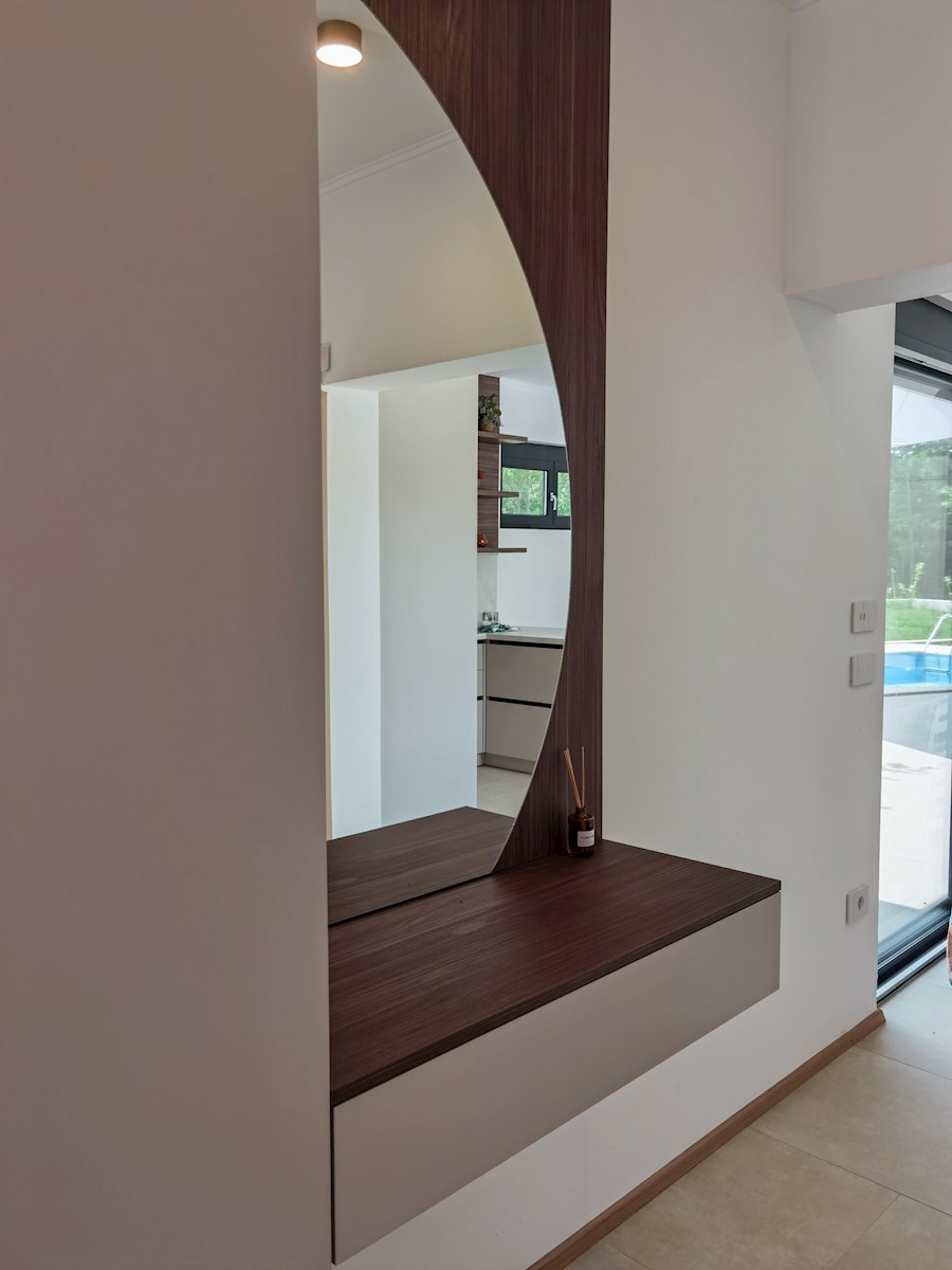 Moderna, nuova casa singola con piscina vicino a Rovigno