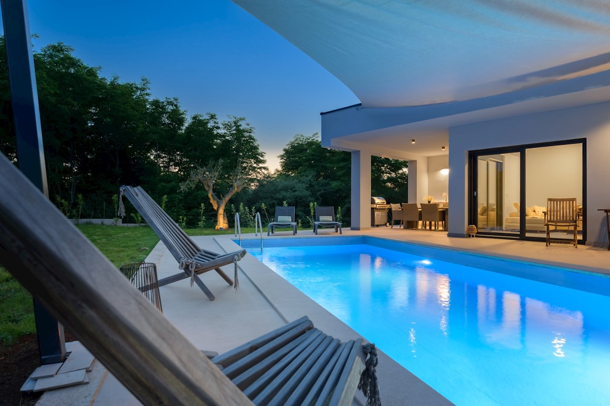 Moderna, nuova casa singola con piscina vicino a Rovigno