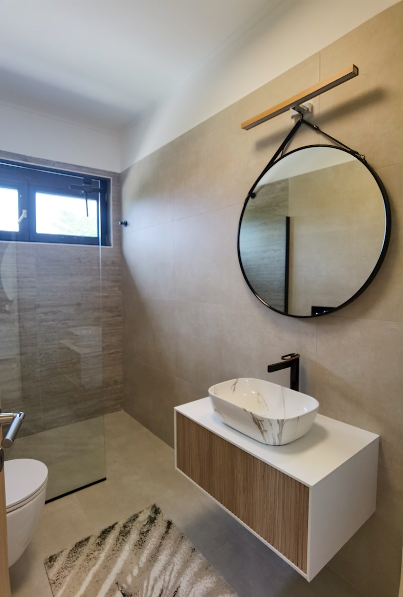 Moderna, nuova casa singola con piscina vicino a Rovigno