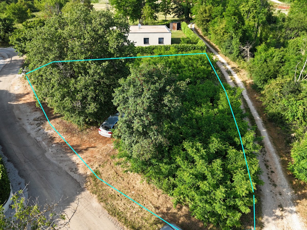 Parenzo – dintorni, terreno edificabile con permesso e progetto per una casa moderna con piscina