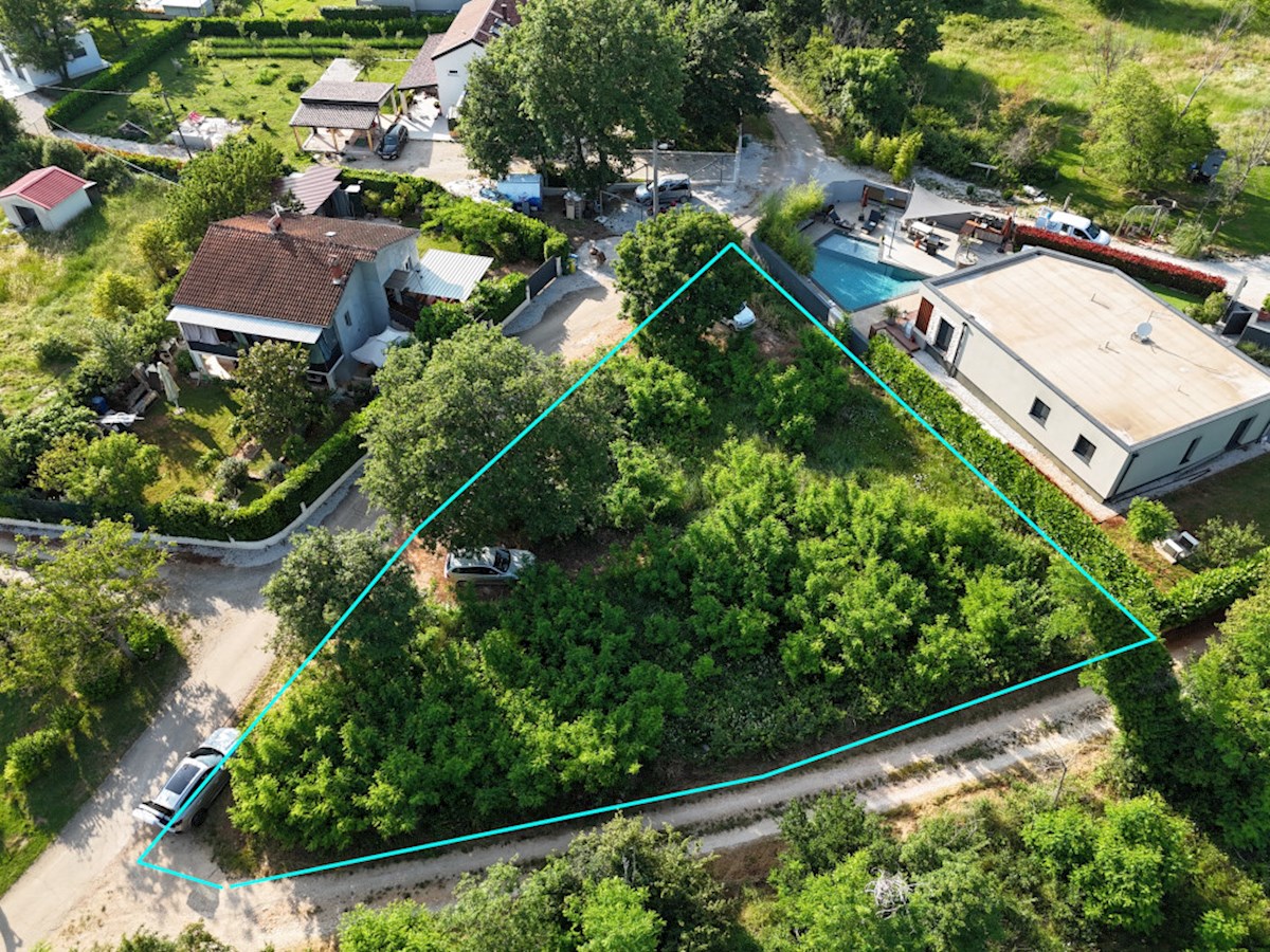 Parenzo – dintorni, terreno edificabile con permesso e progetto per una casa moderna con piscina