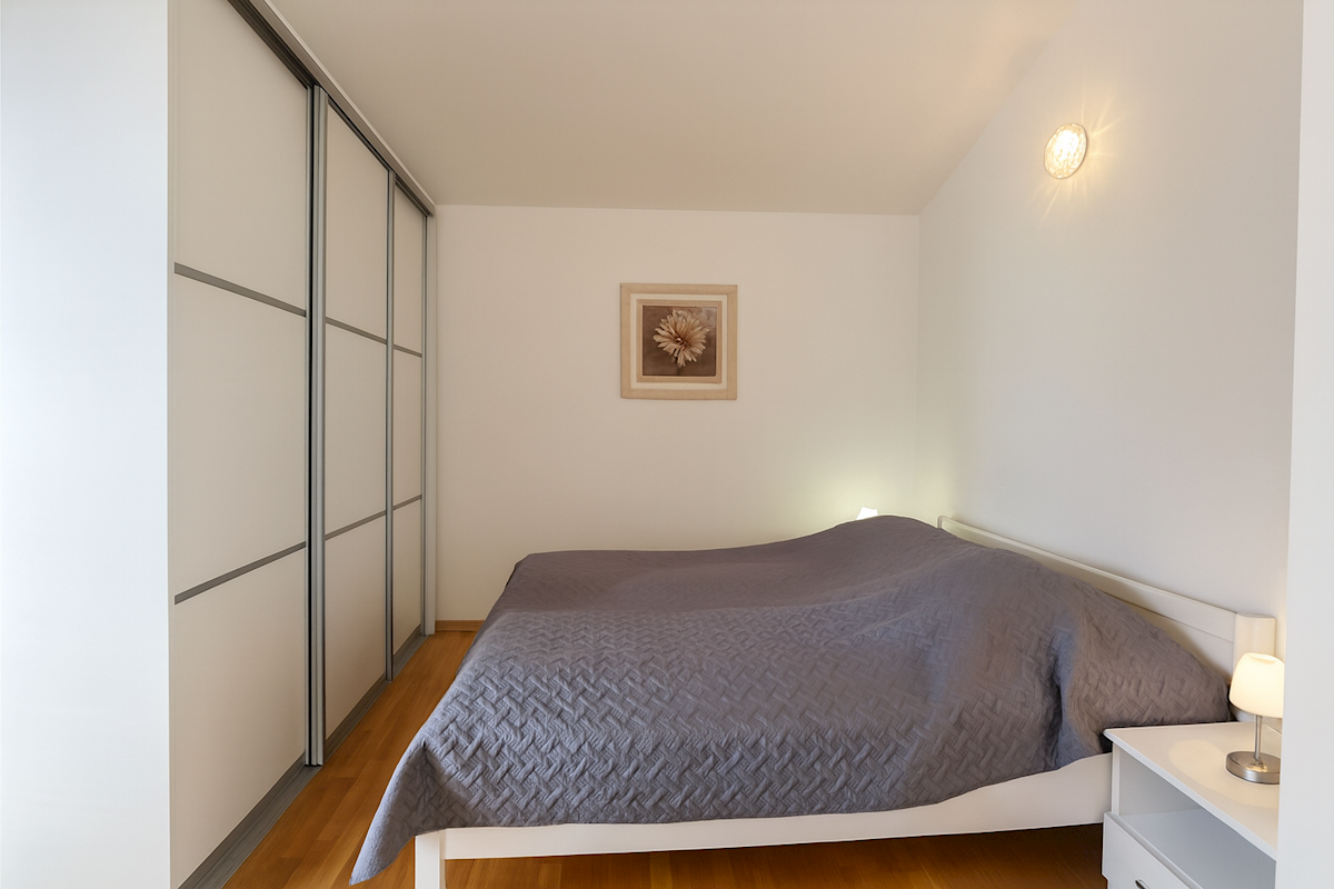 PARENZO – CASA BIFAMILIARE - DUE ABITAZIONI SU LOTTO DI 748 m² – OTTIMA OCCASIONE