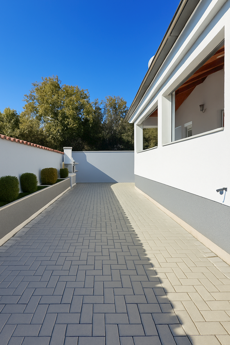 PARENZO – CASA BIFAMILIARE - DUE ABITAZIONI SU LOTTO DI 748 m² – OTTIMA OCCASIONE