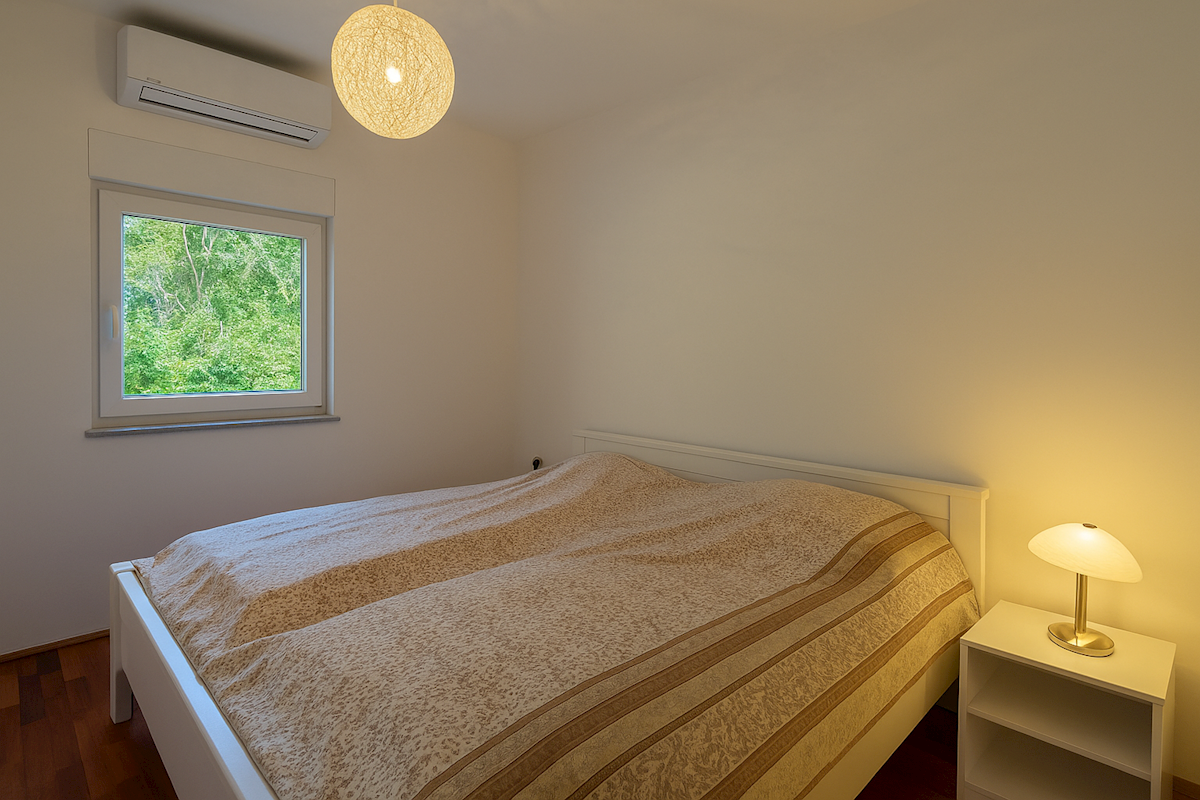 PARENZO – CASA BIFAMILIARE - DUE ABITAZIONI SU LOTTO DI 748 m² – OTTIMA OCCASIONE