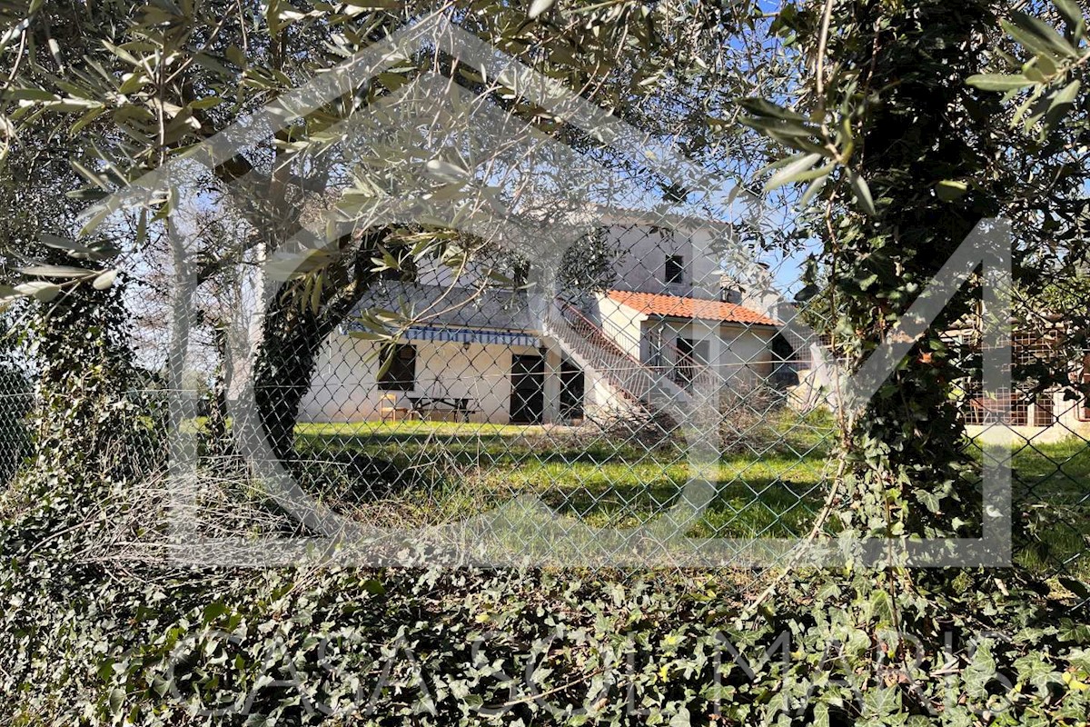 Poreč, 15 km, affascinante vecchia casa in pietra da ristrutturare, vista mare