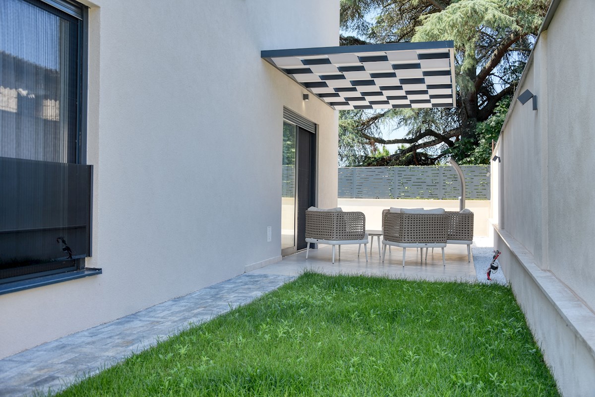 Zona Parenzo - Nuovo appartamento duplex con piscina e con vista mare