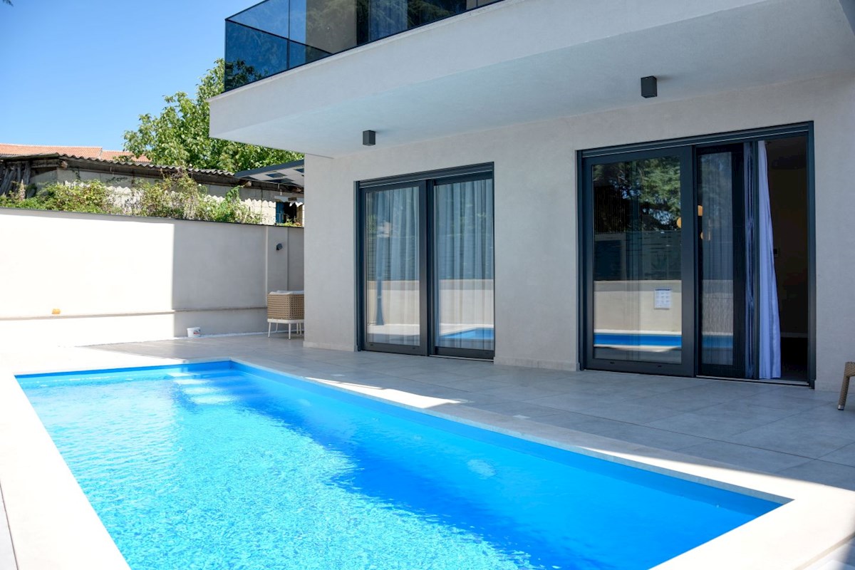 Zona Parenzo - Nuovo appartamento duplex con piscina e con vista mare