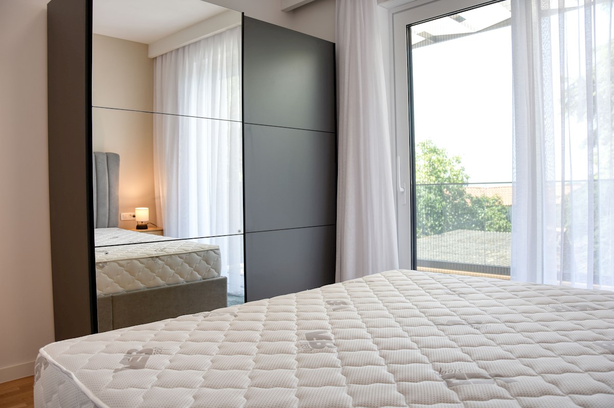 Zona Parenzo - Nuovo appartamento duplex con piscina e con vista mare