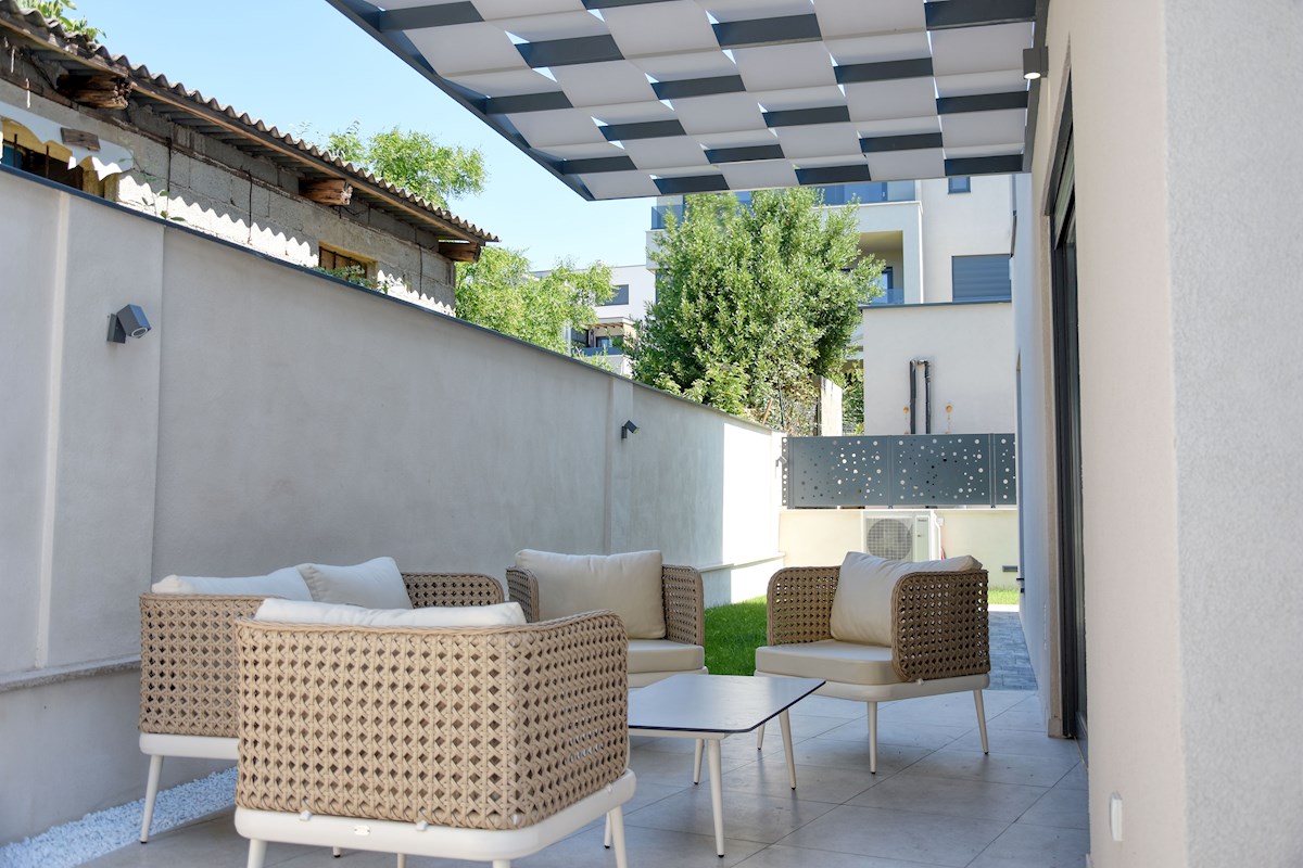 Zona Parenzo - Nuovo appartamento duplex con piscina e con vista mare