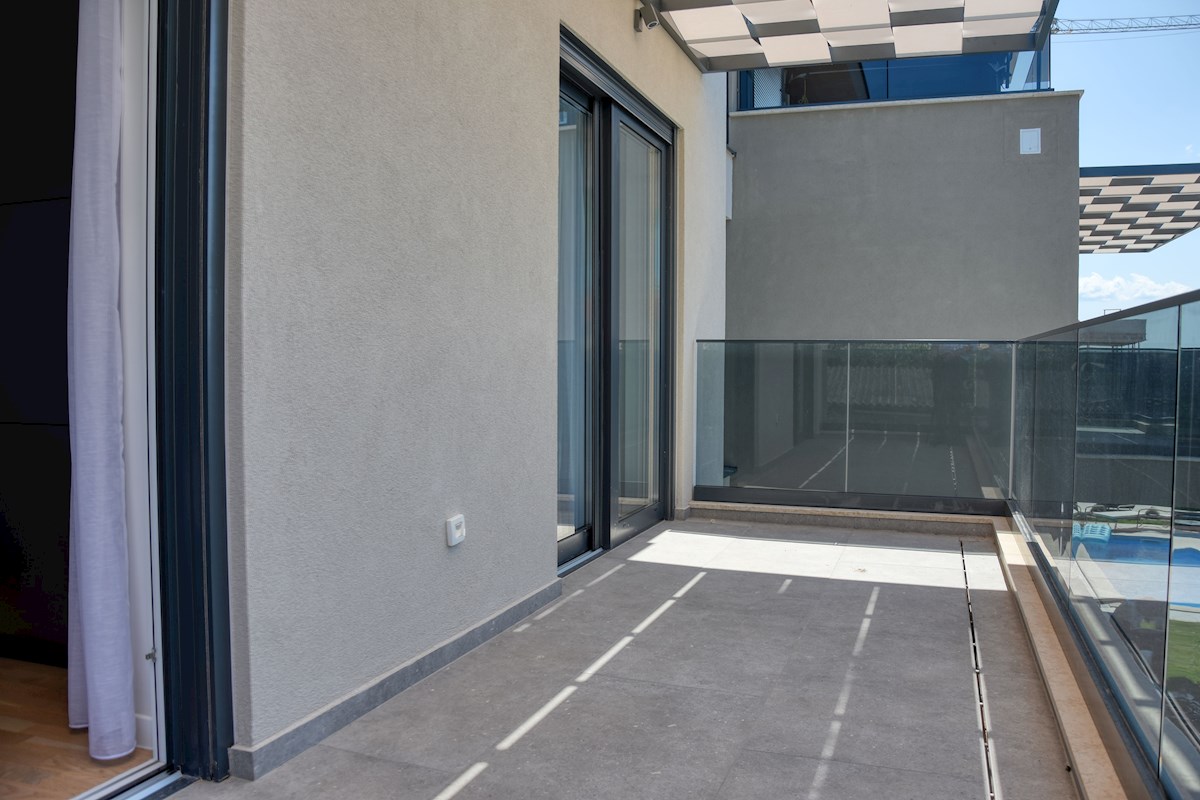 Zona Parenzo - Nuovo appartamento duplex con piscina e con vista mare