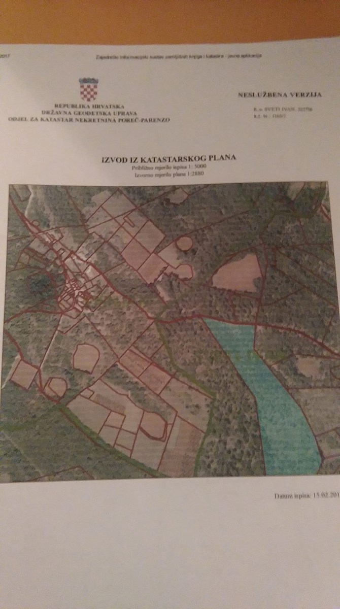 Višnjan / Visignano, dintorni, grande bosco a 300 m dal paese