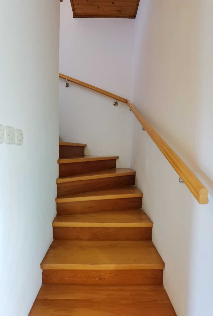 Originale e affascinante casa in pietra istriana con piscina