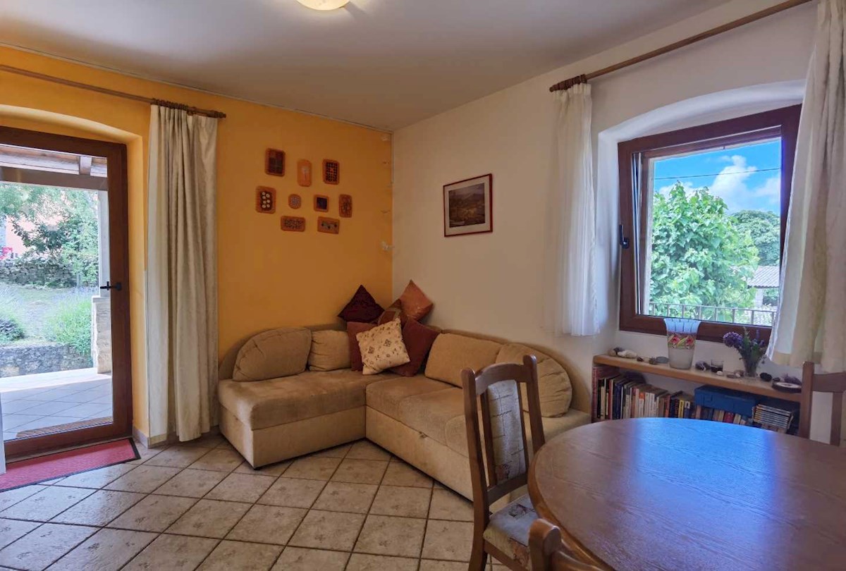 Originale e affascinante casa in pietra istriana con piscina