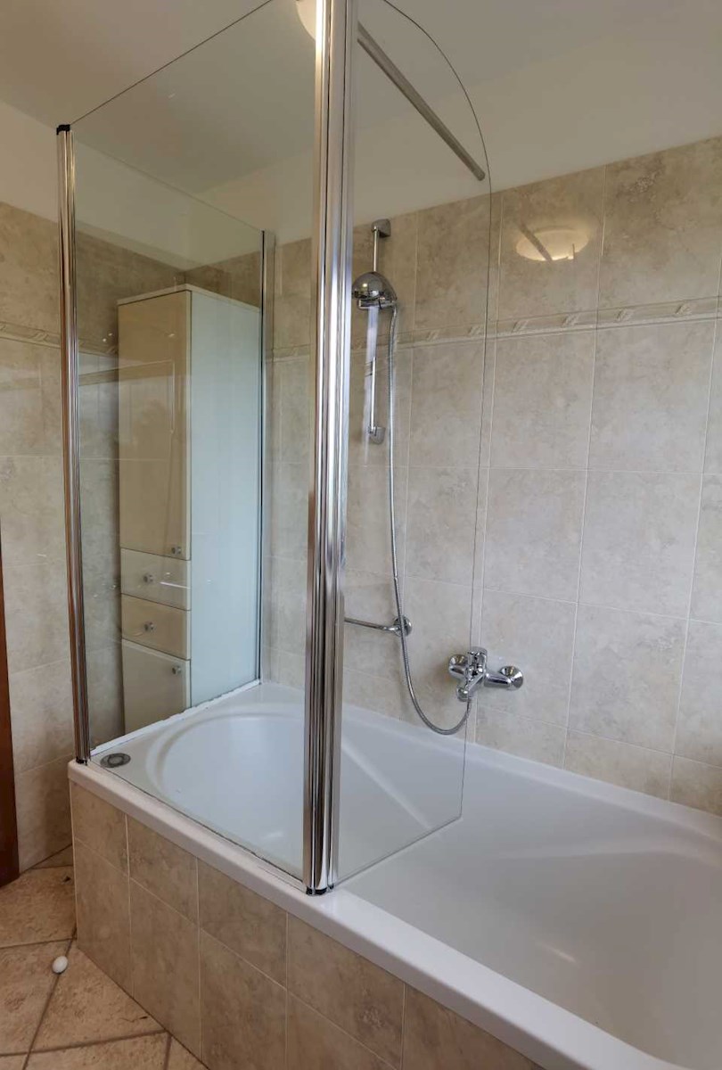 Originale e affascinante casa in pietra istriana con piscina