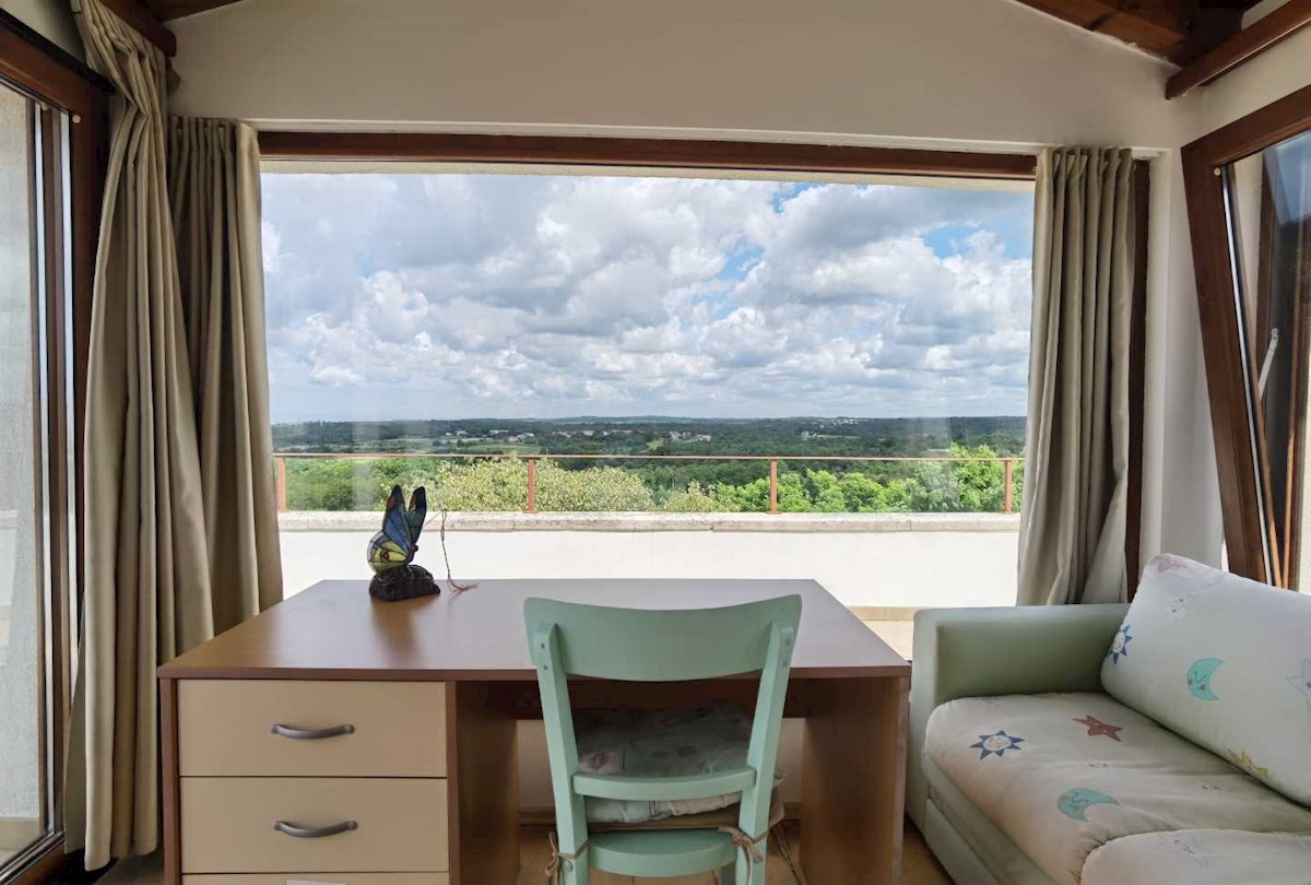 Originale e affascinante casa in pietra istriana con piscina