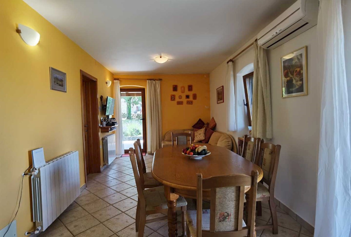 Originale e affascinante casa in pietra istriana con piscina