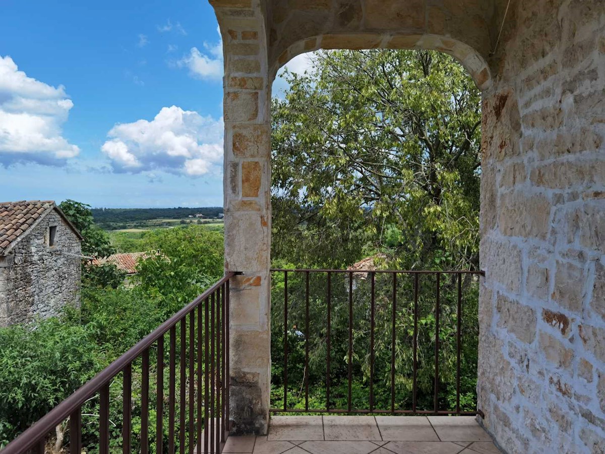 Originale e affascinante casa in pietra istriana con piscina