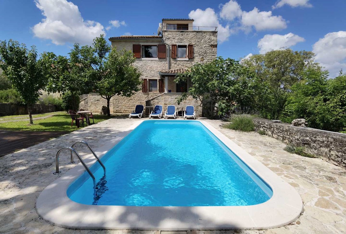 Originale e affascinante casa in pietra istriana con piscina