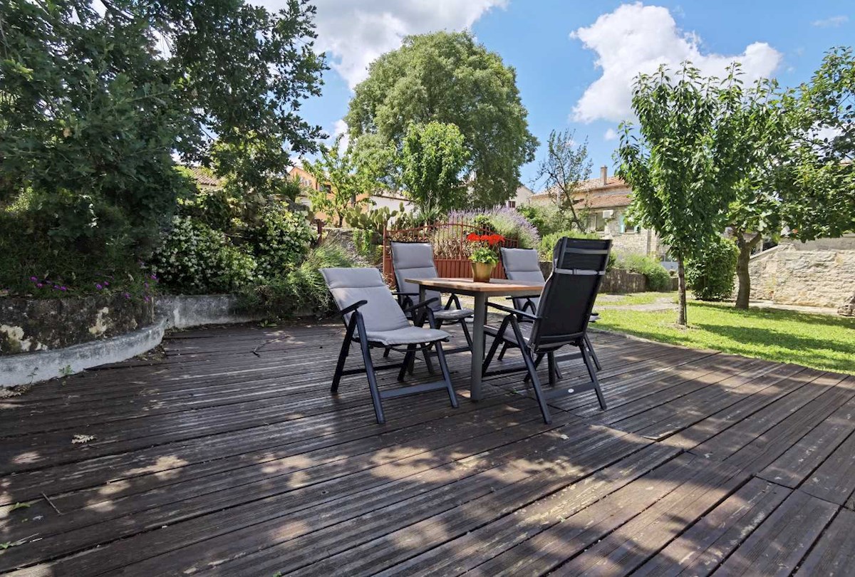Originale e affascinante casa in pietra istriana con piscina