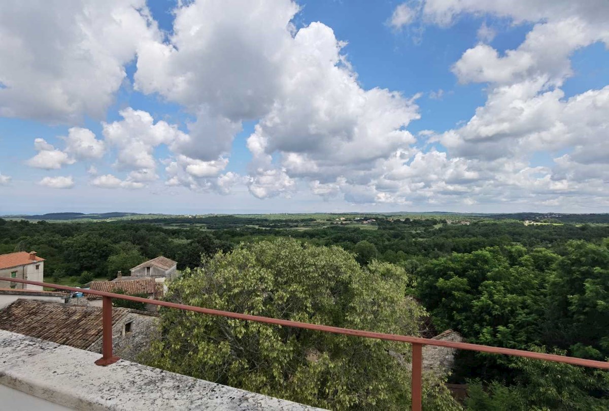 Originale e affascinante casa in pietra istriana con piscina