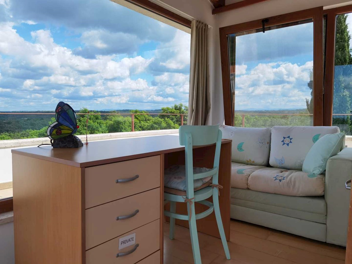 Originale e affascinante casa in pietra istriana con piscina