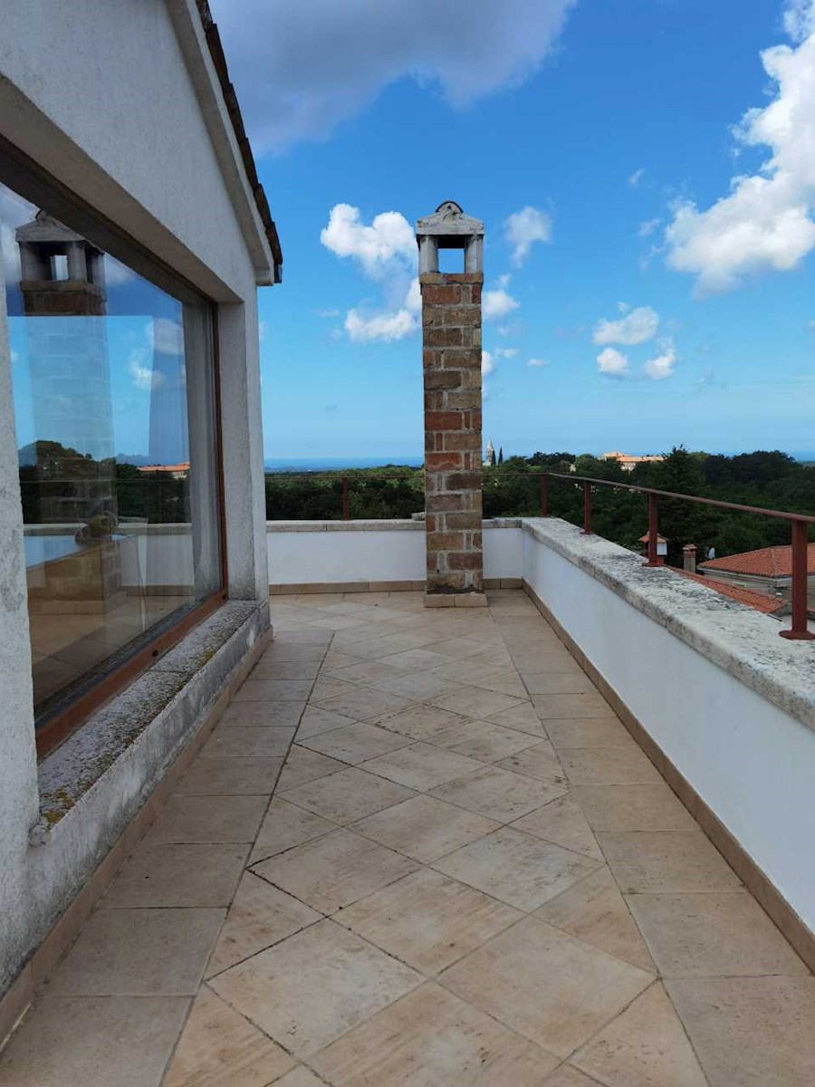 Originale e affascinante casa in pietra istriana con piscina