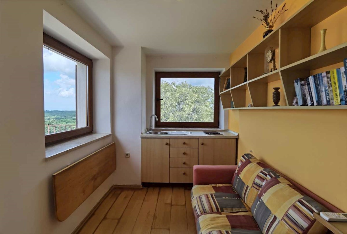 Originale e affascinante casa in pietra istriana con piscina