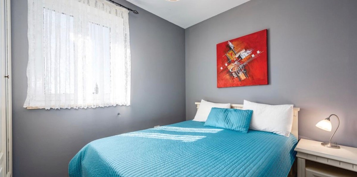 Istria, casa bifamiliare con piscina e vista mare, a 400 m dalla spiaggia