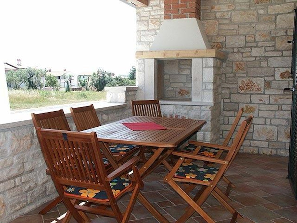 Istria, casa bifamiliare con piscina e vista mare, a 400 m dalla spiaggia