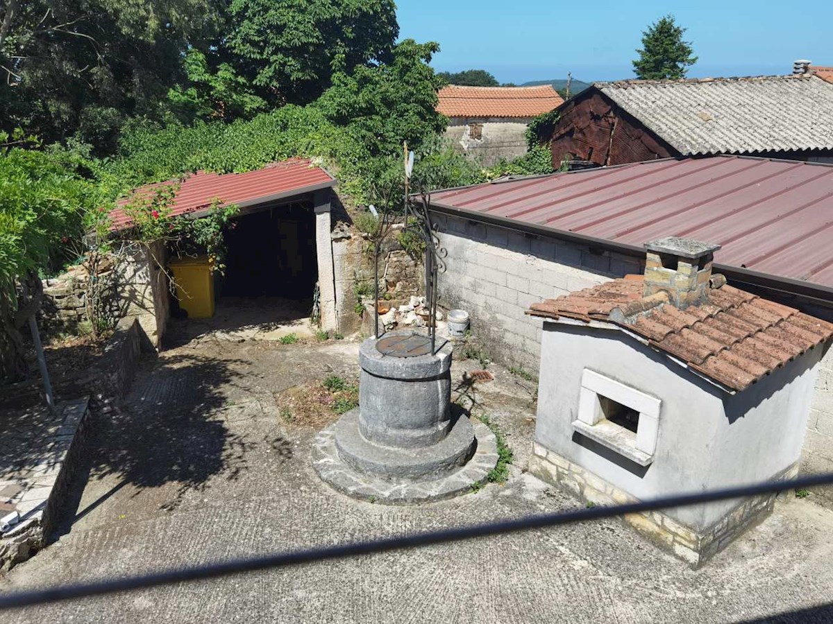 Casa in pietra d'Istria ristrutturata con ampio giardino in un tranquillo villaggio vicino a Parenzo