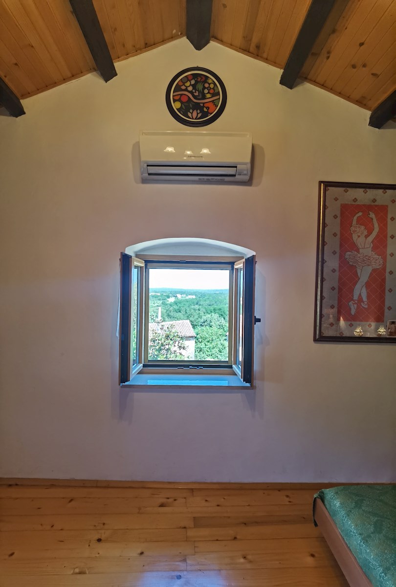 Casa in pietra d'Istria ristrutturata con ampio giardino in un tranquillo villaggio vicino a Parenzo