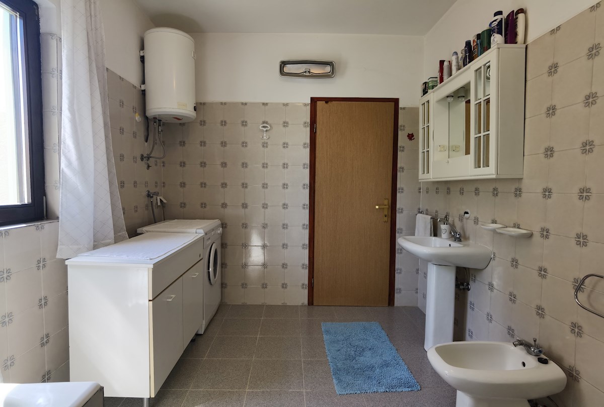 Casa in pietra d'Istria ristrutturata con ampio giardino in un tranquillo villaggio vicino a Parenzo