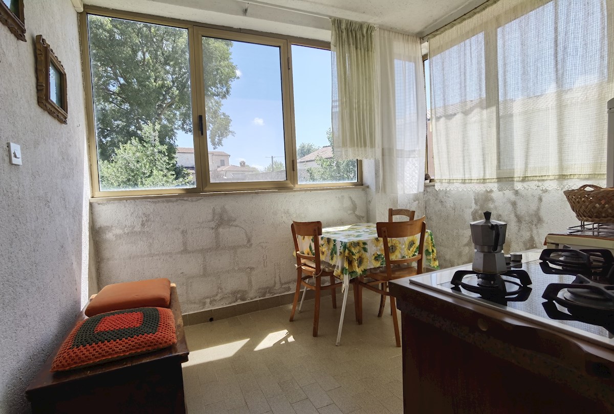 Casa in pietra d'Istria ristrutturata con ampio giardino in un tranquillo villaggio vicino a Parenzo