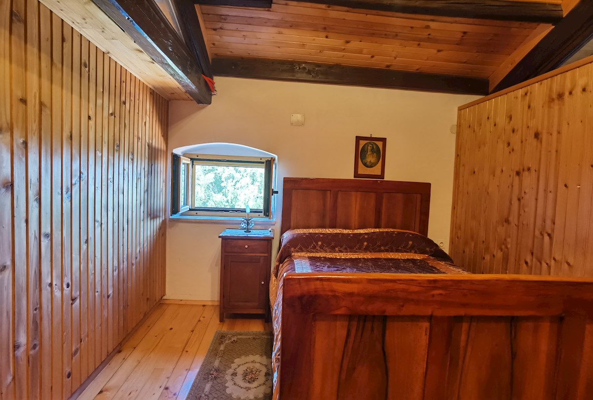 Casa in pietra d'Istria ristrutturata con ampio giardino in un tranquillo villaggio vicino a Parenzo