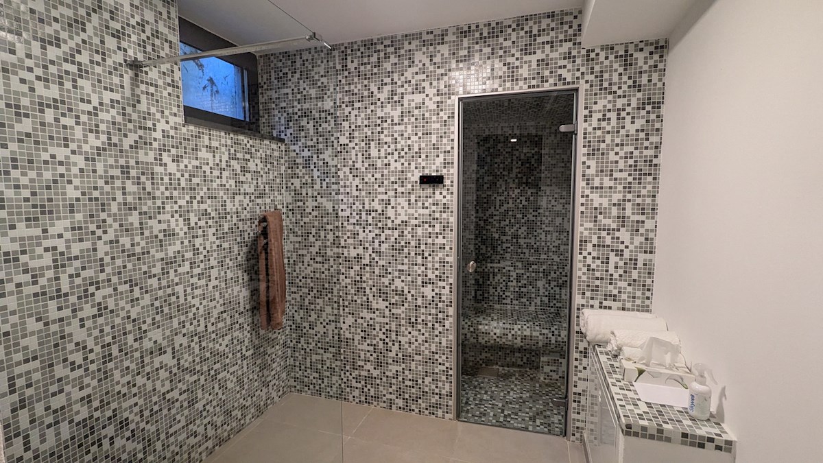 Villa in vendita a Parenzo – Casa di lusso con piscina, a 500 m dal mare