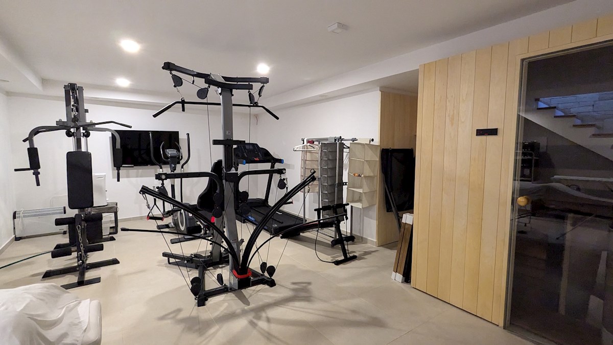 Villa in vendita a Parenzo – Casa di lusso con piscina, a 500 m dal mare