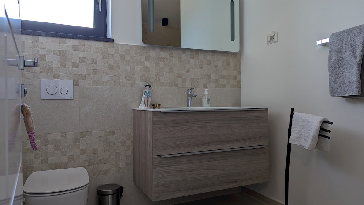 Villa in vendita a Parenzo – Casa di lusso con piscina, a 500 m dal mare