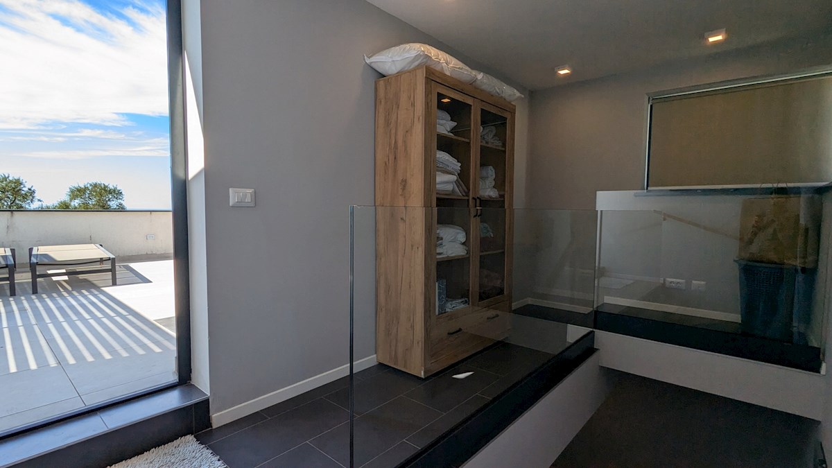 Villa in vendita a Parenzo – Casa di lusso con piscina, a 500 m dal mare