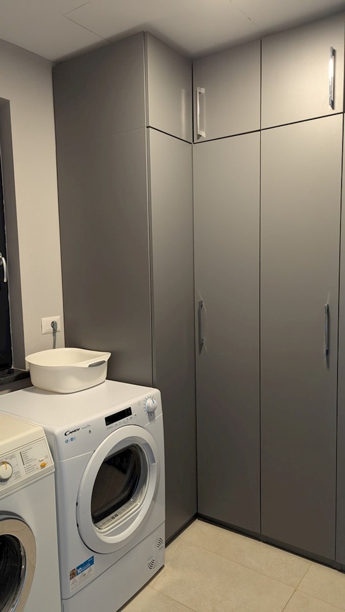 Villa in vendita a Parenzo – Casa di lusso con piscina, a 500 m dal mare