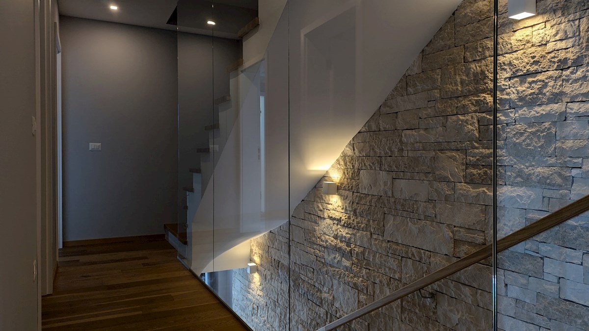 Villa in vendita a Parenzo – Casa di lusso con piscina, a 500 m dal mare