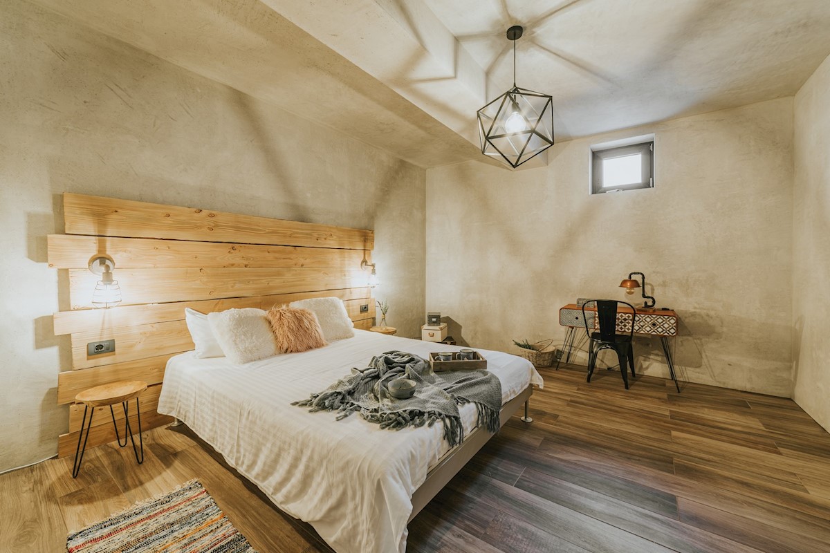 Villa moderna, architettonicamente interessante, con splendida vista mare