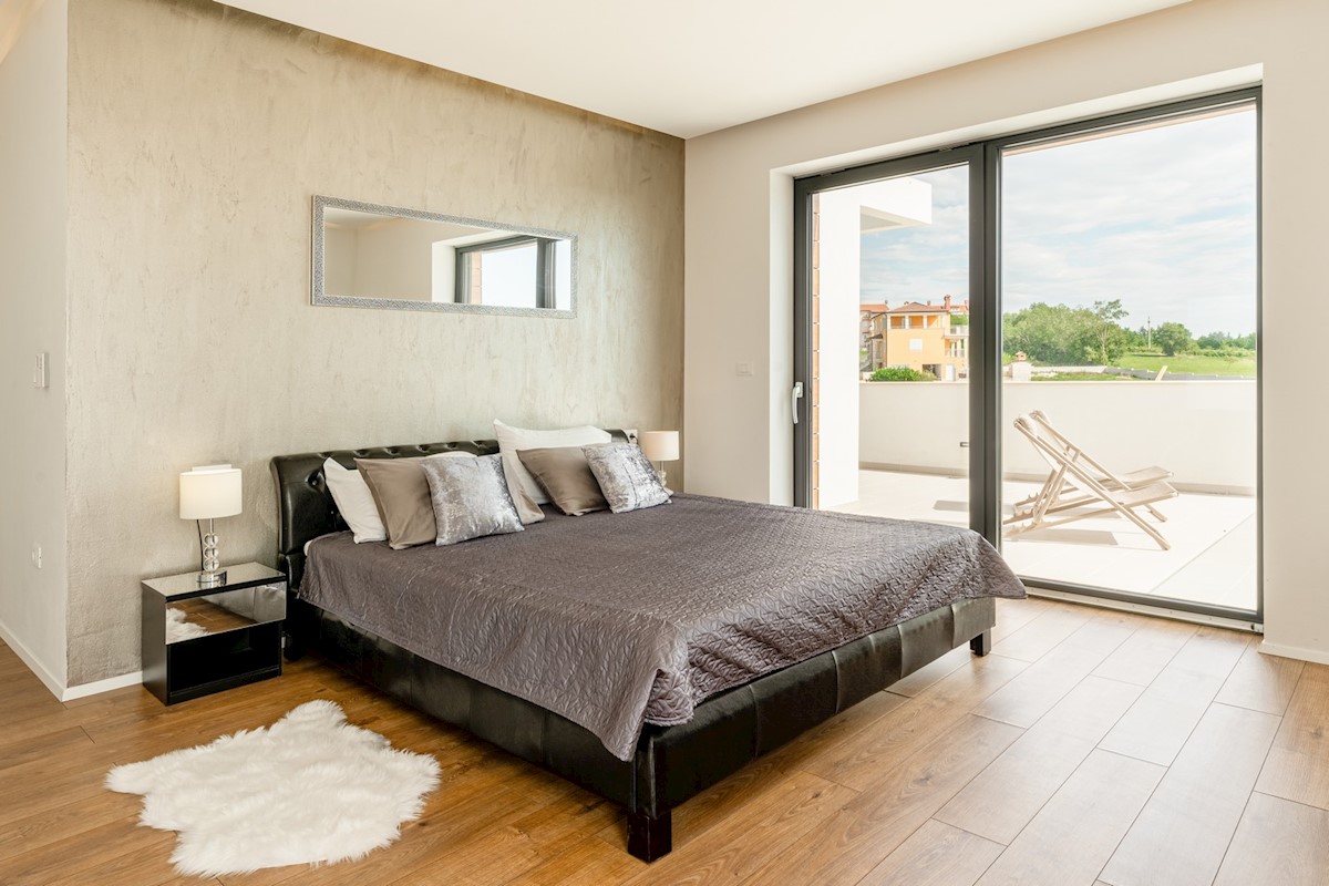Villa moderna, architettonicamente interessante, con splendida vista mare