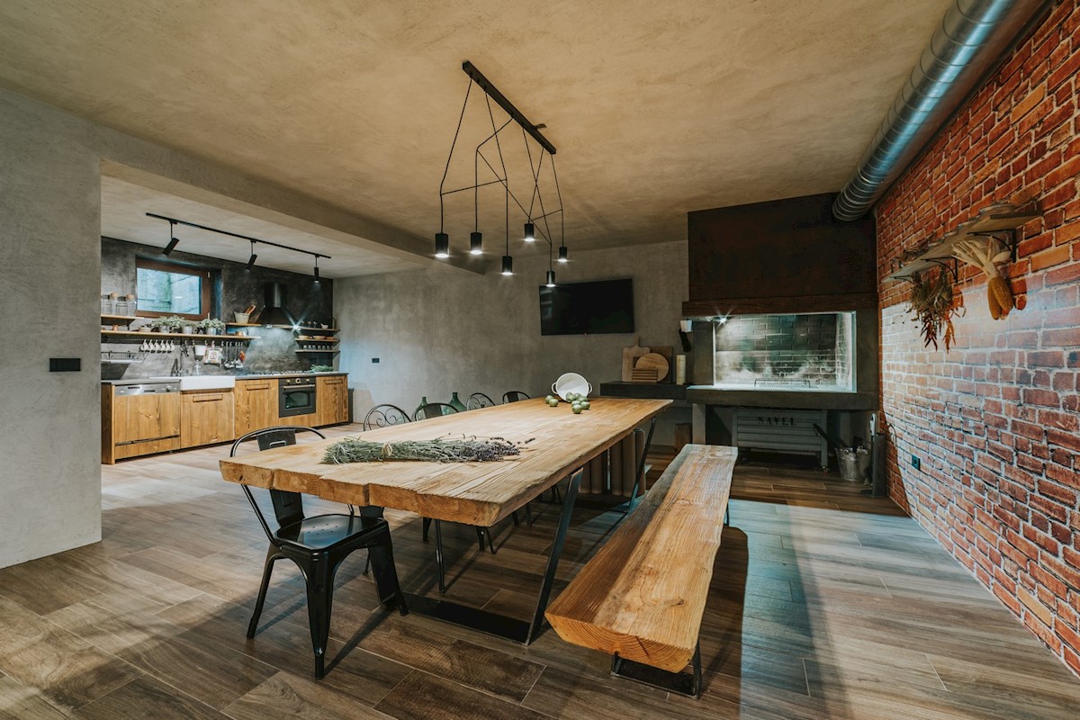 Villa moderna, architettonicamente interessante, con splendida vista mare