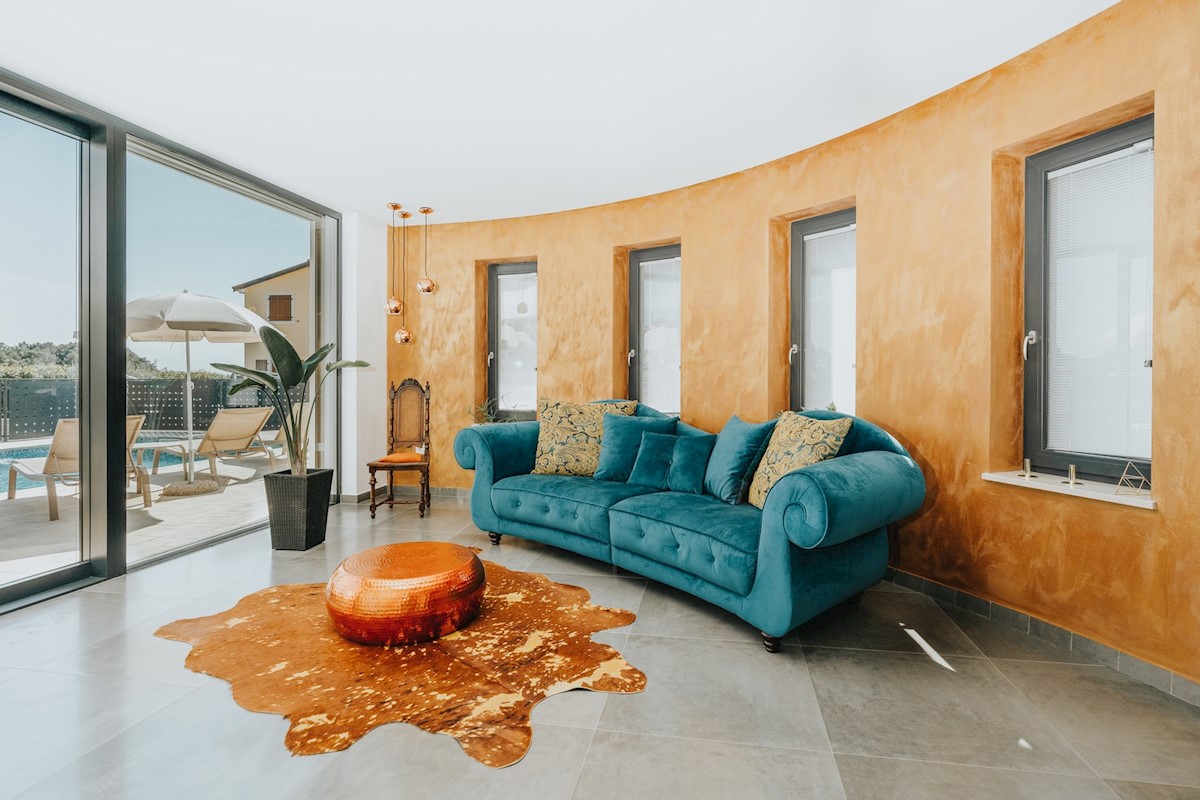 Villa moderna, architettonicamente interessante, con splendida vista mare