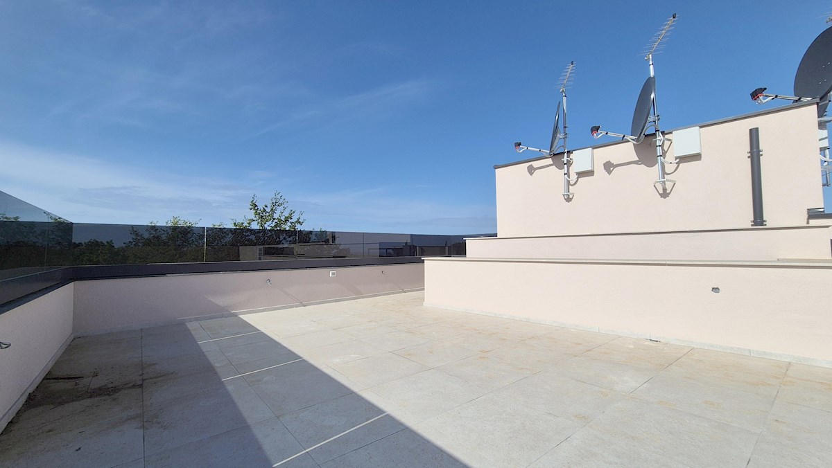 Parenzo - Moderno appartamento con 3 camere da letto, terrazza panoramica e vista mare