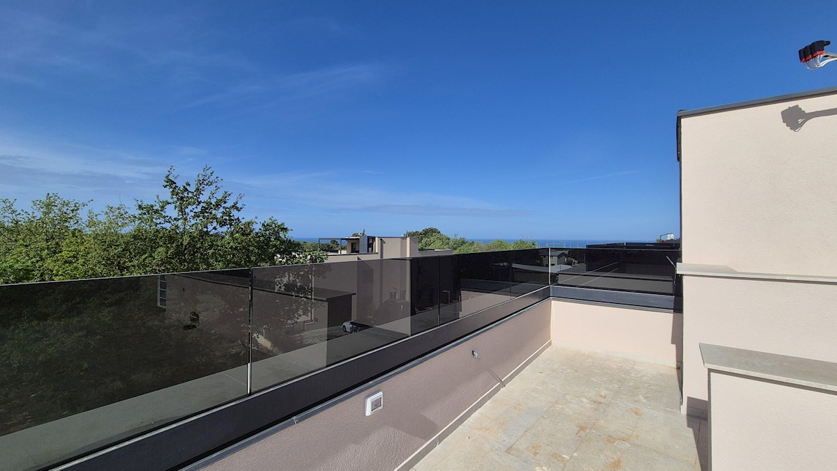 Parenzo - Moderno appartamento con 3 camere da letto, terrazza panoramica e vista mare
