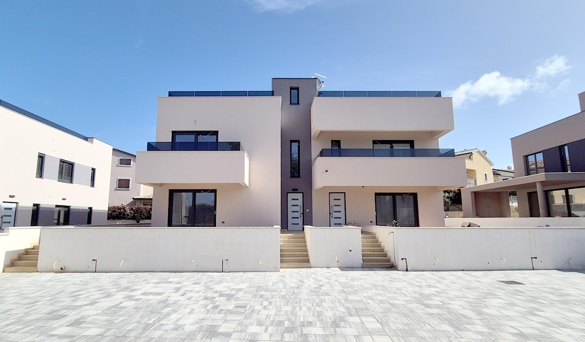 Parenzo - Moderno appartamento con 3 camere da letto, terrazza panoramica e vista mare